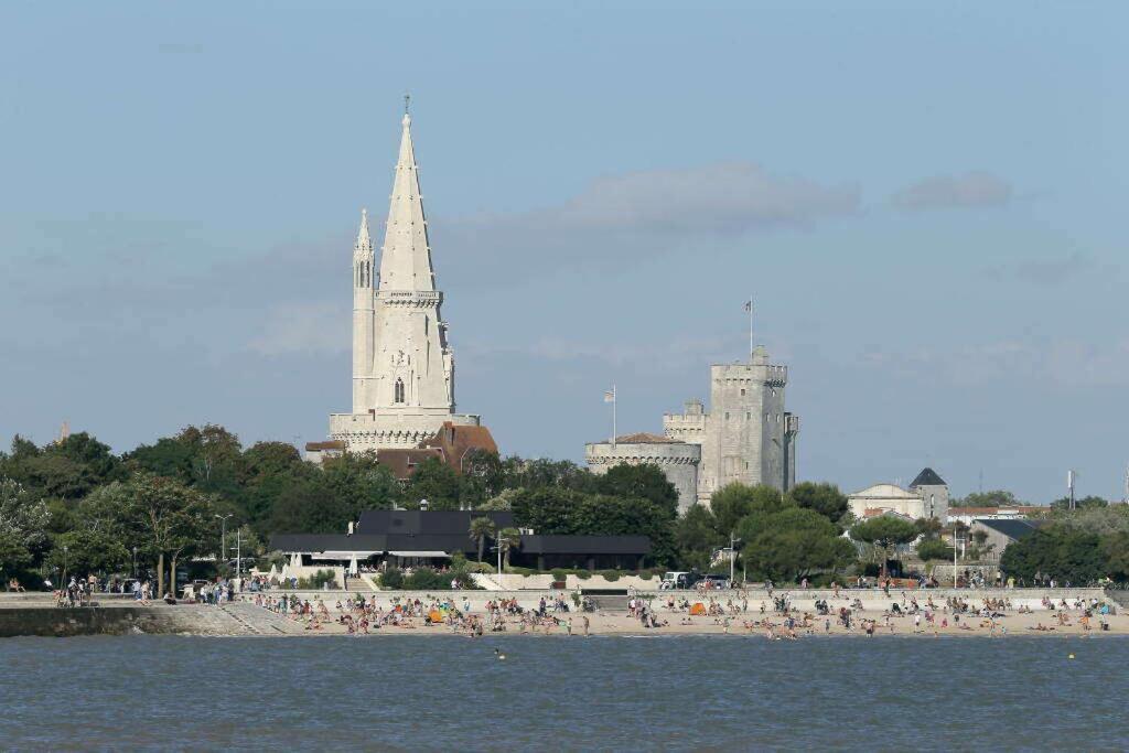 Appartement Avec Cour Privee Centre Ville Classe 4 Etoiles Remparts 1 La Rochelle  Exterior foto