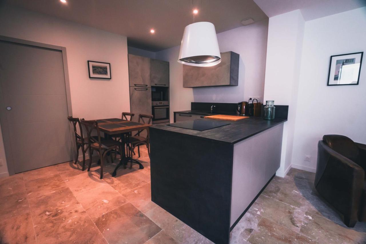 Appartement Avec Cour Privee Centre Ville Classe 4 Etoiles Remparts 1 La Rochelle  Exterior foto